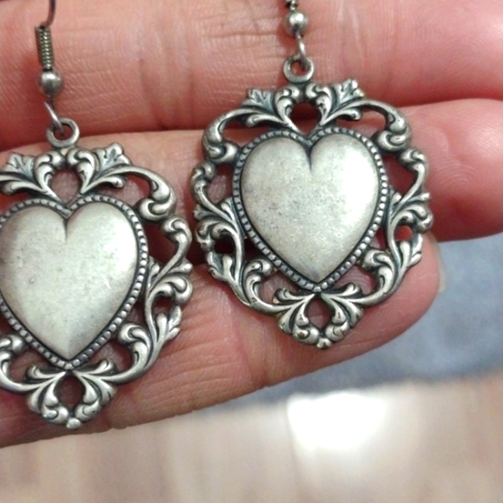 VINTAGE FILIGREE HEART SILVER-TONE DROP DANGLE HOOK 2.1" EARRINGS - Picture 4 of 8